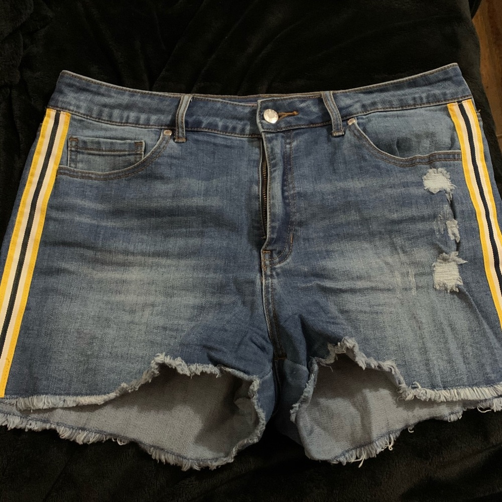 Women’s distressed jean shorts